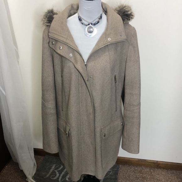 Anna faux fur trimmed tan wool pea coat size XL - Picture 2 of 11